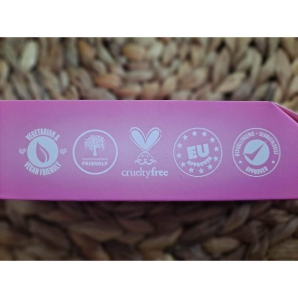 The Original Pink Makeup Erase All Makeup With Just Water  15.5" x 7.5"  NEW - Picture 3 of 5